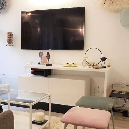 Little - Penelope شقة ليل