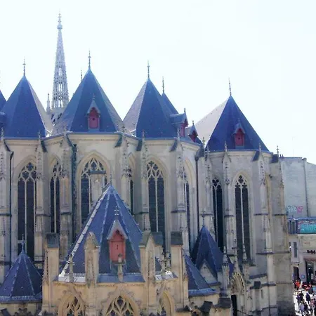 アパート Little - Penelope リール