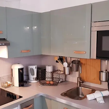 アパート Little - Penelope リール