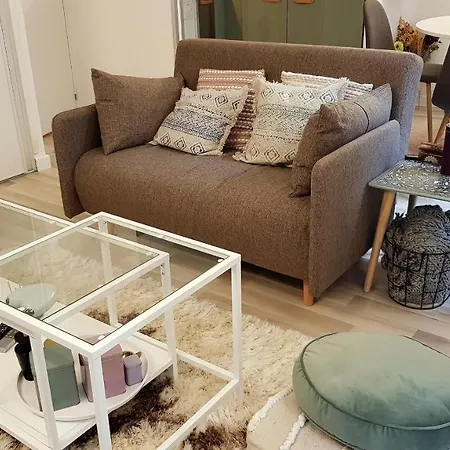 アパート Little - Penelope リール